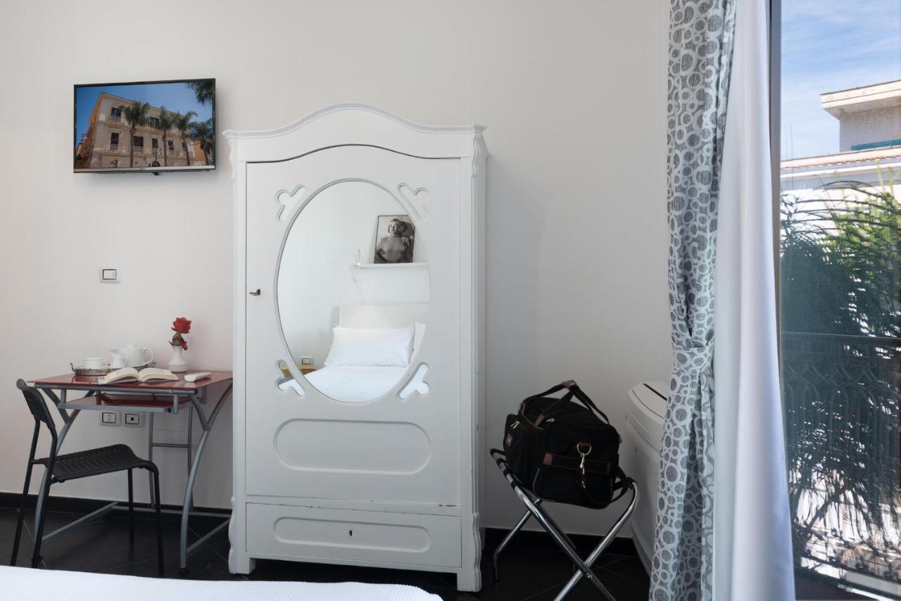 Maria Vittoria Charming Rooms And Apartments Brindisi Zewnętrze zdjęcie